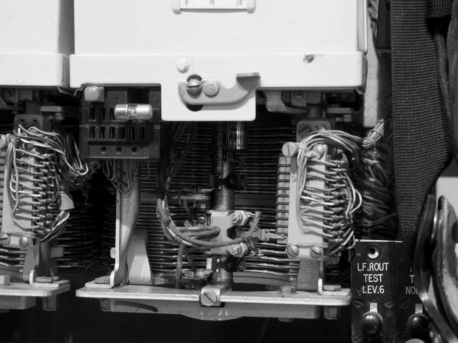 Mécanisme d’un commutateur téléphonique Strowger exposé dans un musée
